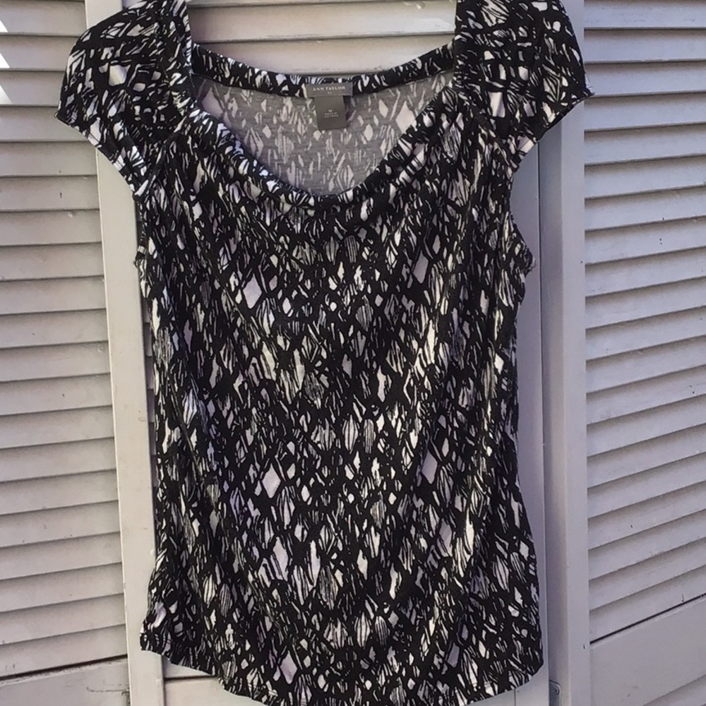 3/$15 SALE Ann Taylor shell Top Sz M